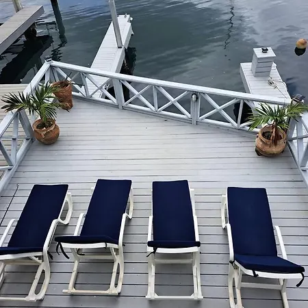 Beautiful Villa Less Than 5 Minutes From The Beach